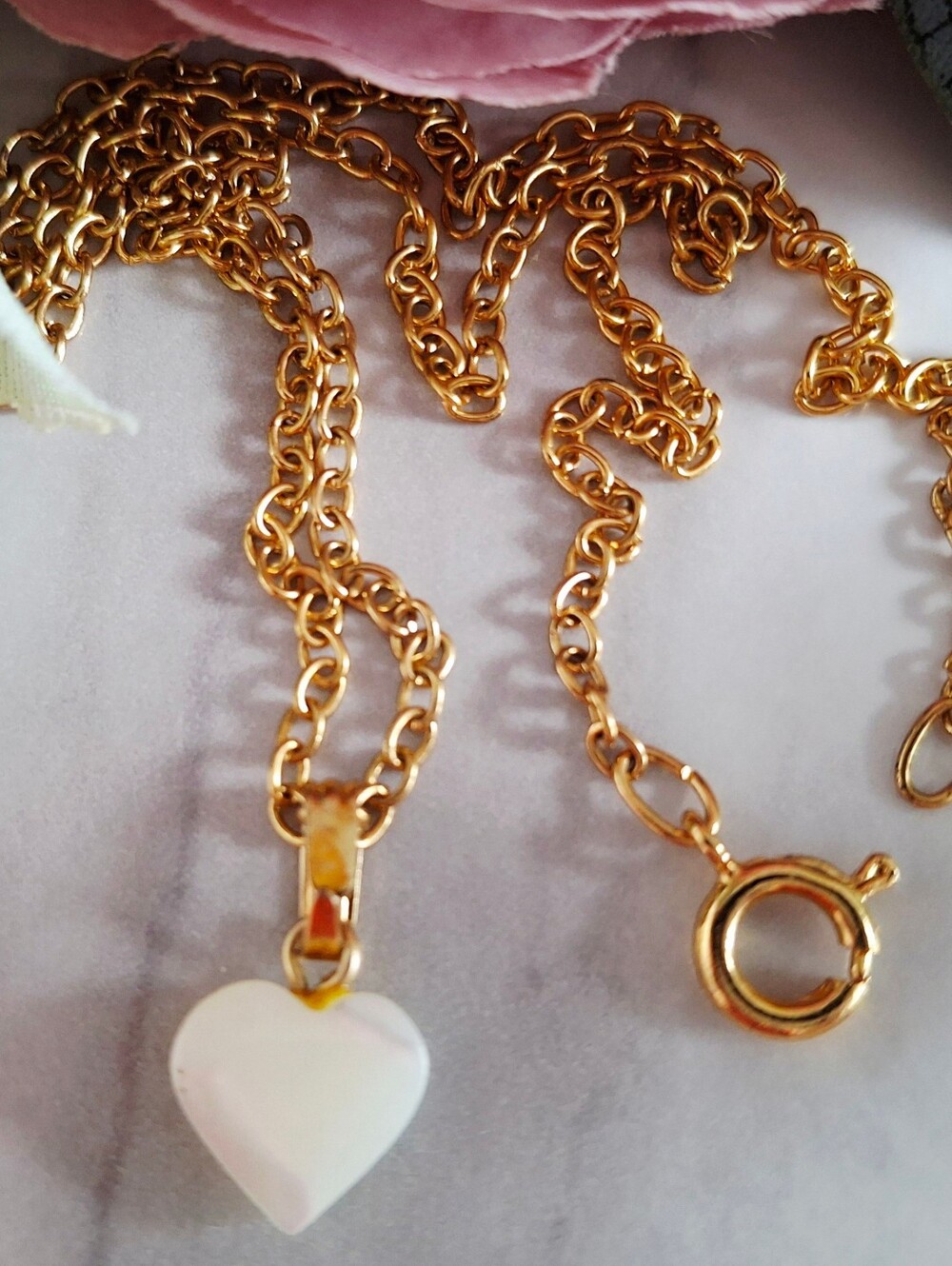 Vintage 80s 🤍✨️Small White Jade Heart Pendant Necklace